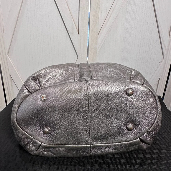 B Makowsky Metallic Pewter Alice Shopper - Picture 6 of 15